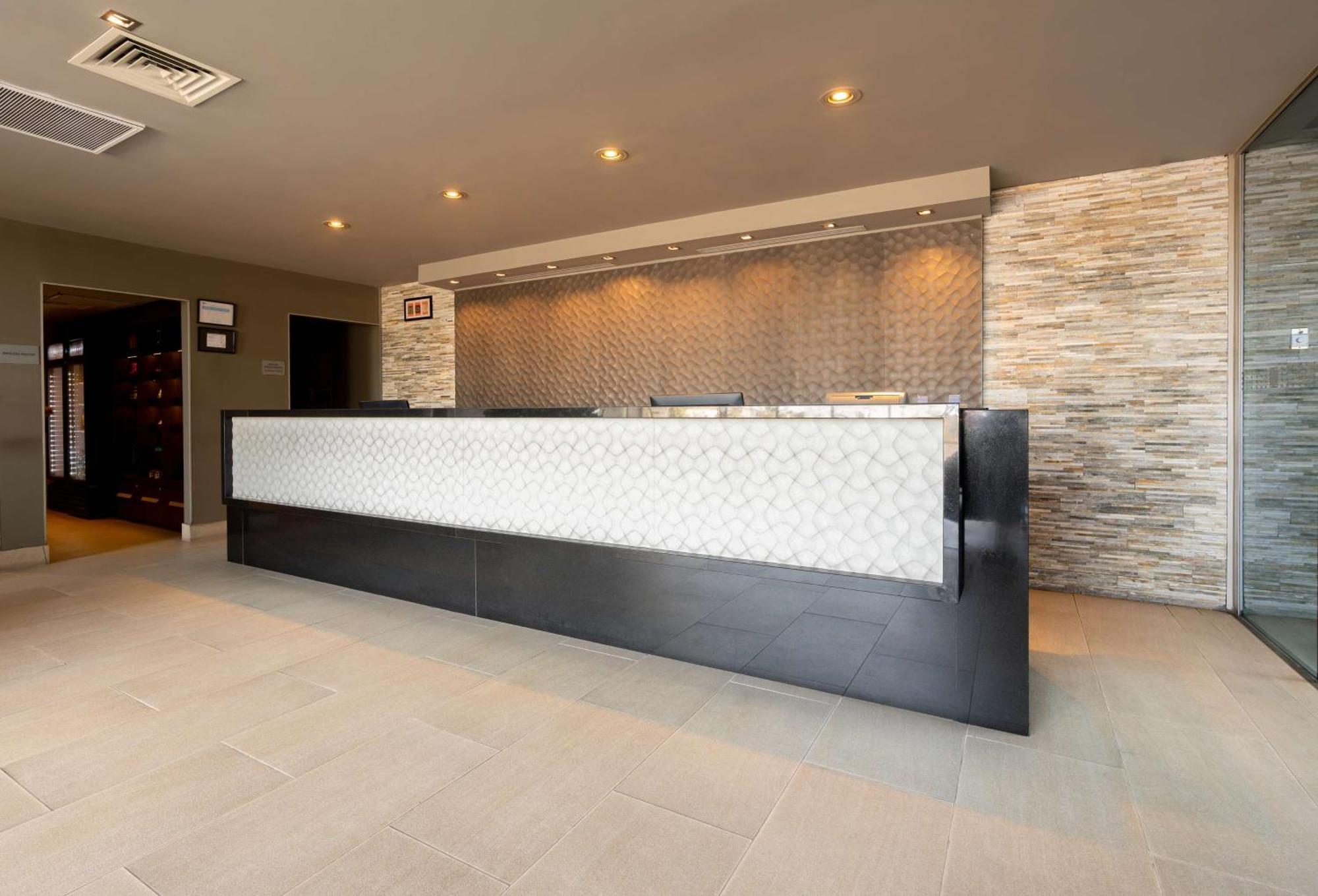 Hilton Garden Inn Ікіке Екстер'єр фото